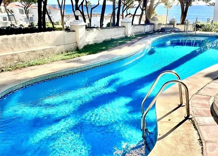Entire Home 1 Min To The Beach And Across The Pool